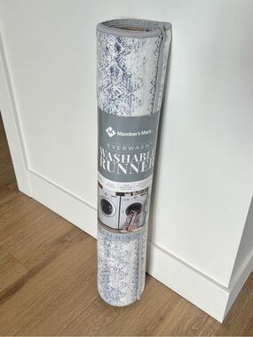 NWT Member's Mark Everwash Washable Runner, 2'6"x 7'